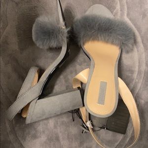 Forever 21 Bloc heel Fur Sandal (7.5)